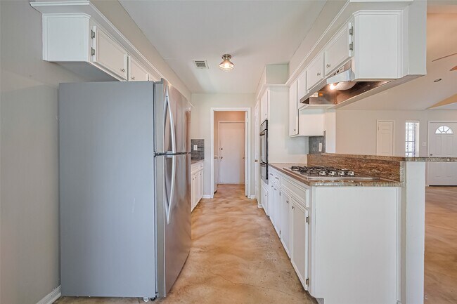 4031 Sherwood Street West, Kingwood, TX 77339 photo 5