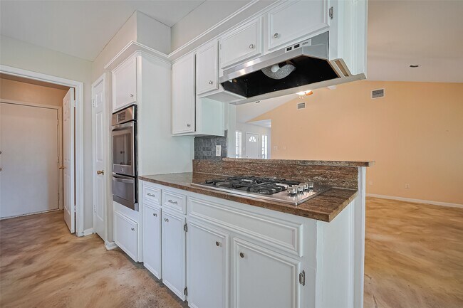 4031 Sherwood Street West, Kingwood, TX 77339 photo 4