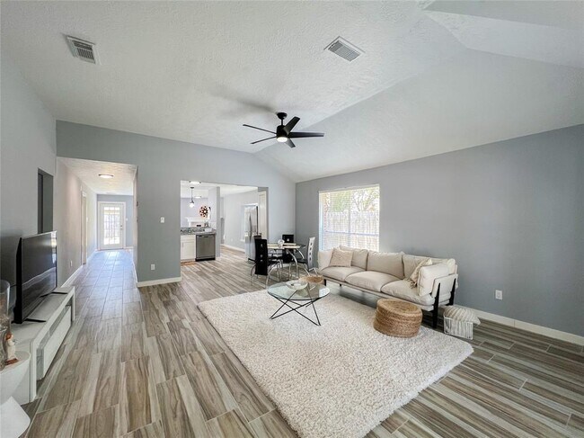 1035 Wentworth Drive, Pearland, TX 77584 photo 5