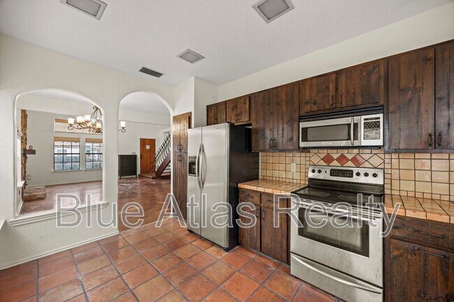 609 Fiesta Cir Irving, TX 75063 photo 5