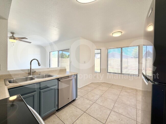 3806 W Cielo Grande Glendale, AZ 85310 photo 2