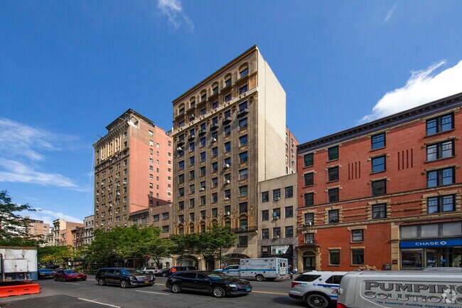 105 W 72nd St New York, NY 10023 photo 2