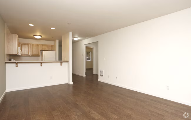 Brighton Square Apartments photo 2