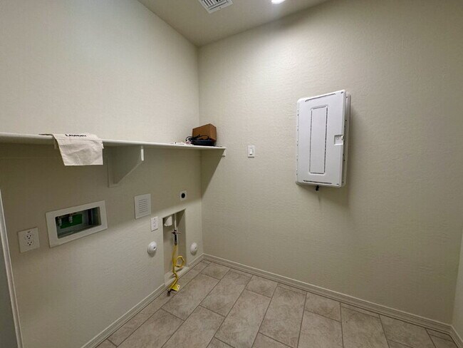 13726 West Whisper Rock Trail, Peoria, AZ 85383 photo 5