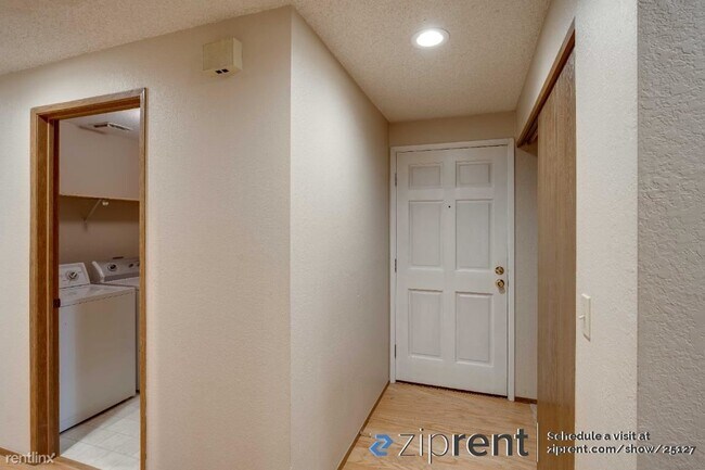 8006 146th Avenue Northeast, Redmond, WA 98052 photo 3