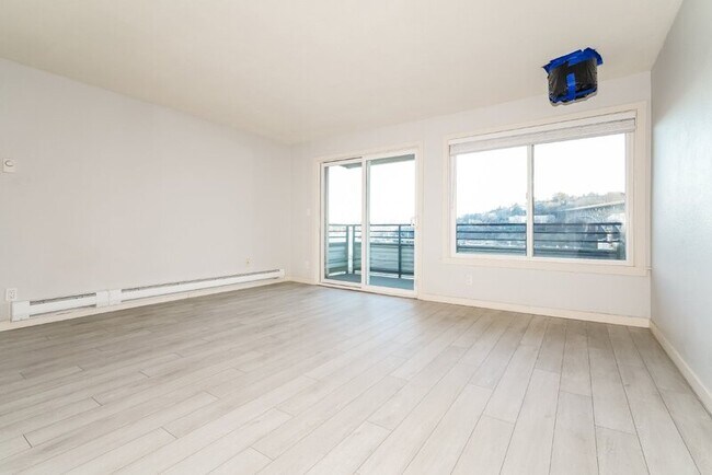 949 N 35th St Seattle, WA 98103 photo 3