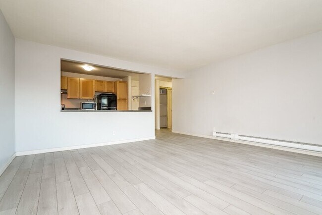 949 N 35th St Seattle, WA 98103 photo 5