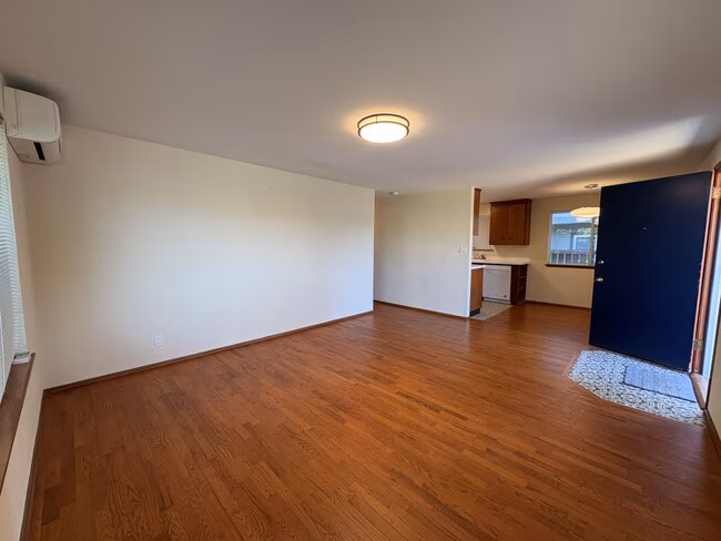 527 Wells Ave N Renton, WA 98057 photo 2