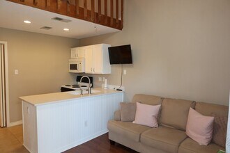 2210 Pearl St Austin, TX 78705 photo 3