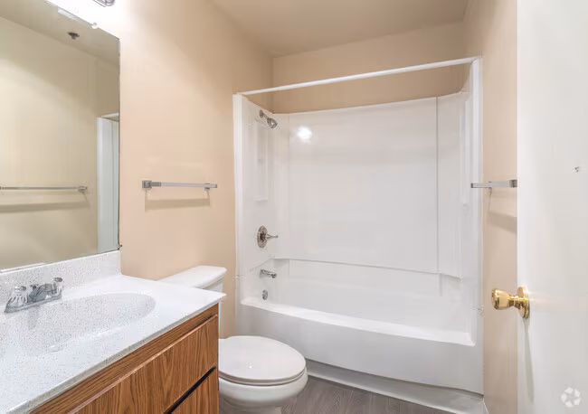 Willowbend Apartments photo 4