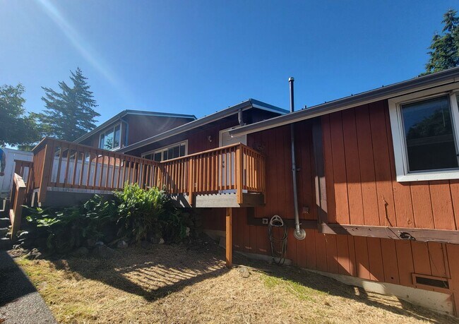 1349 Whitney Ave Bremerton, WA 98312 photo 4
