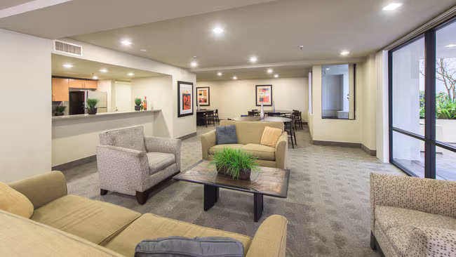 The Colonnade Apartments photo 2