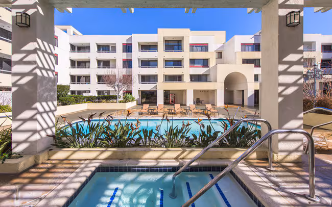 The Colonnade Apartments photo 4