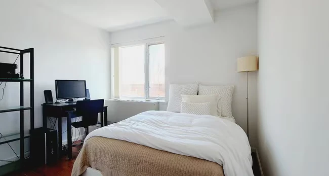 225 Eighth Avenue photo 4