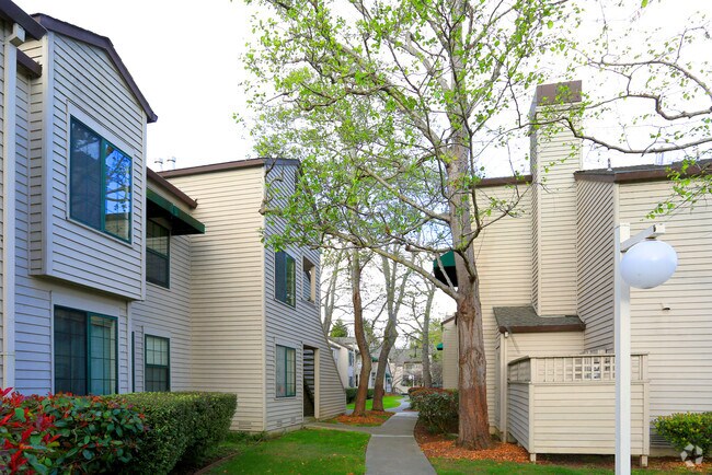 Pickleweed Apartments photo 4