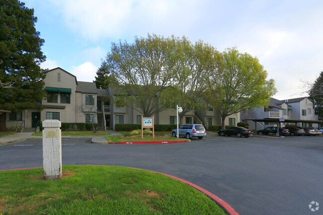 Pickleweed Apartments photo 3