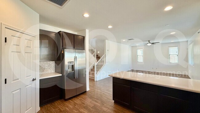 7966 W Medlock Dr Glendale, AZ 85303 photo 3
