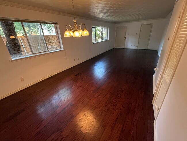 8620 Baltimore Drive, Dallas, TX 75225 photo 4