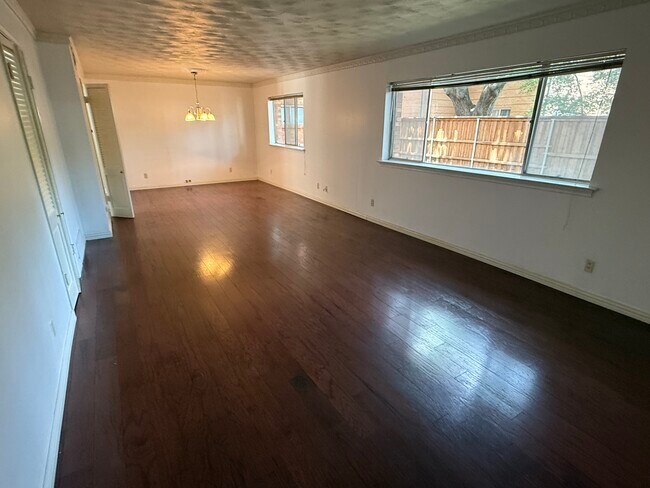 8620 Baltimore Drive, Dallas, TX 75225 photo 3