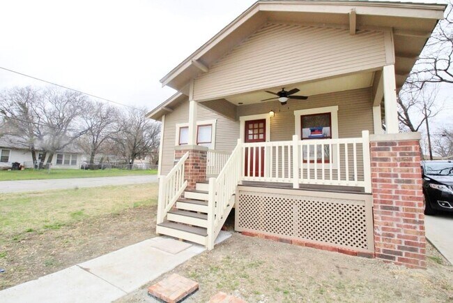 1201 East Pulaski Street, Fort Worth, TX 76104 photo 2