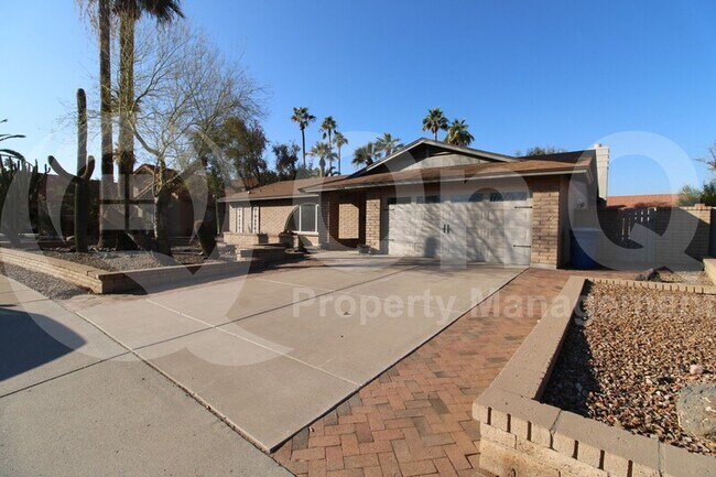 1934 East Secretariat Drive, Tempe, AZ 85284 photo 2