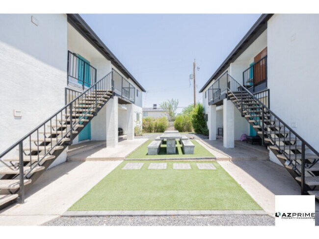 719 N 12th Ave Phoenix, AZ 85007 photo 2