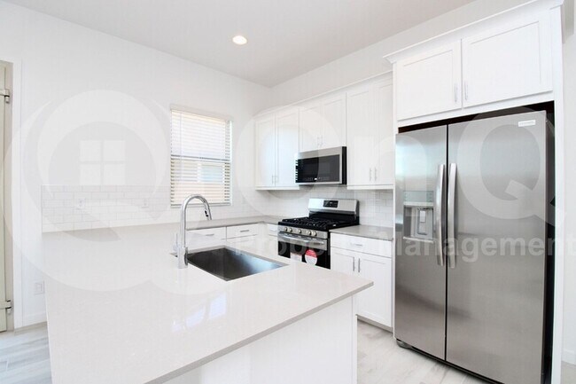 3836 West McNeil Street photo 2