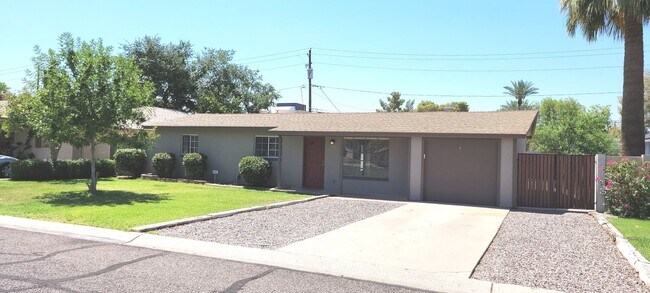 4247 East Montecito Avenue, Phoenix, AZ 85018 photo 2