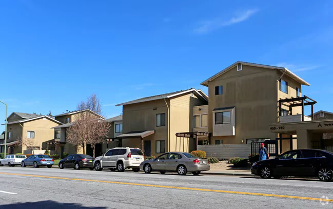 Acorn Town Center And Courtyards photo 2