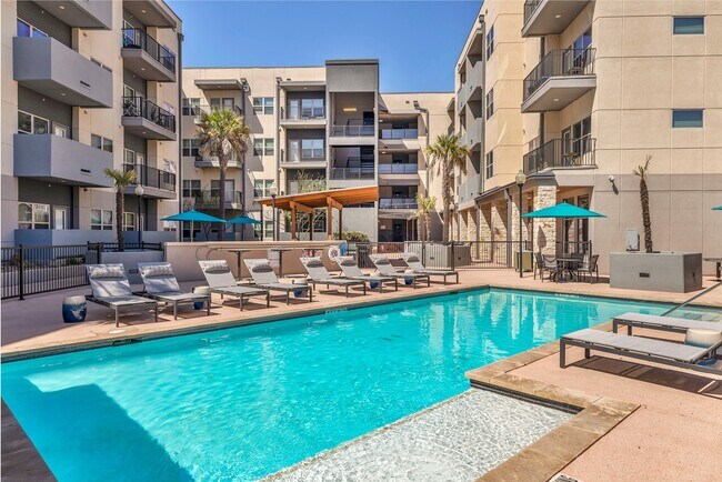 Urban Crest Apartments photo 2