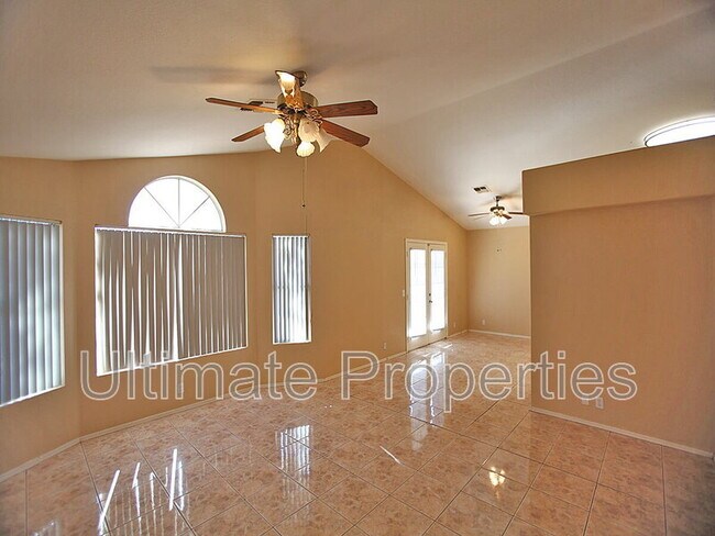 6853 W State Ave photo 2