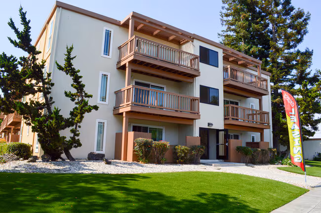 The Saratoga Savoy Apartments photo 3