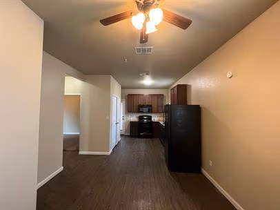 1013 Fir Ln Lockhart, TX 78644 photo 2