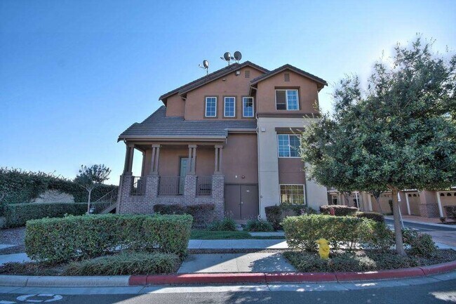 1056 Turquoise Terrace Union City, CA 94587 photo 2