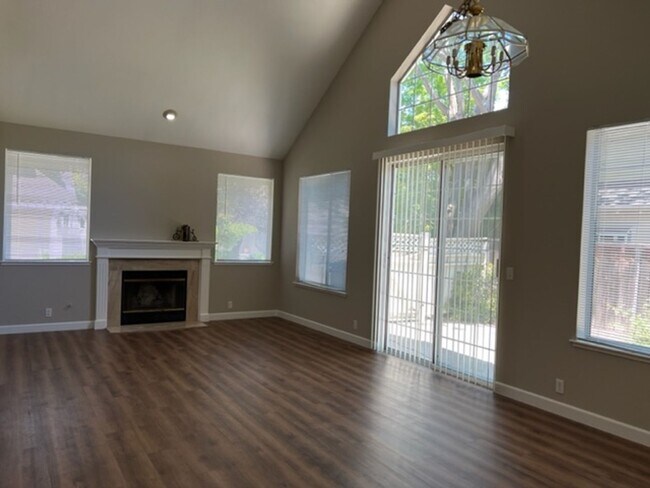 Mountain View Single Family photo 2
