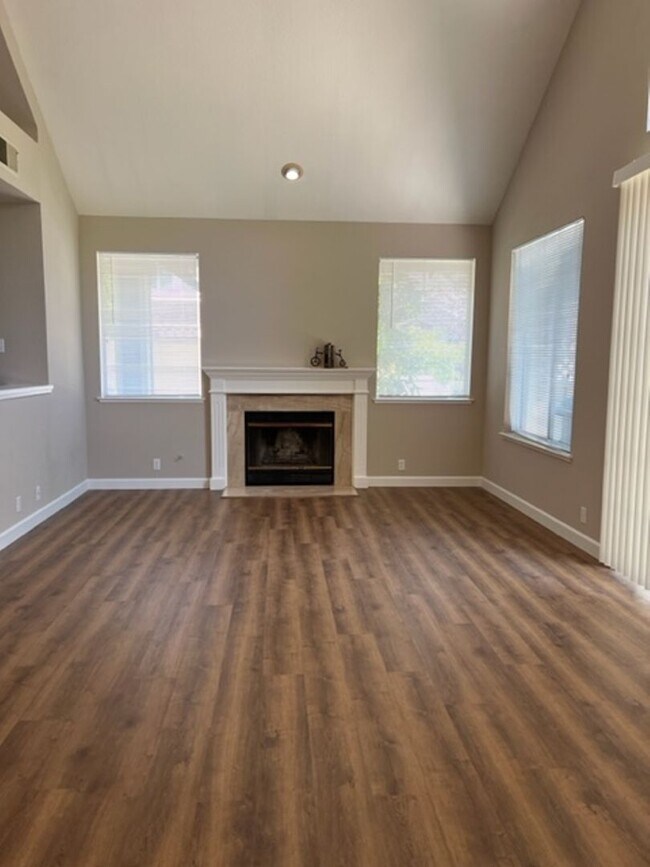 Mountain View Single Family photo 3