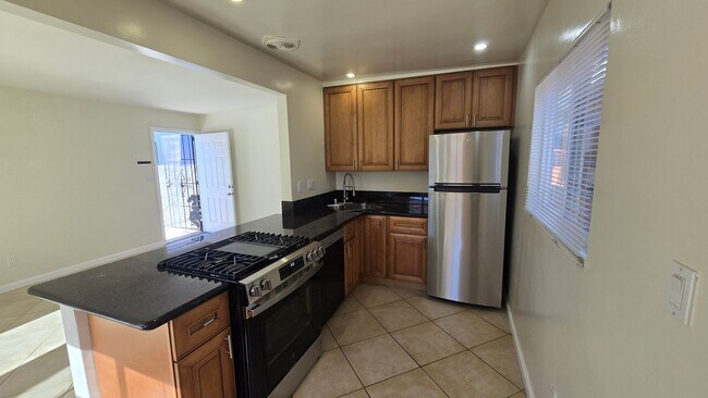 2341-2343 Grand Ave San Diego, CA 92109 photo 4