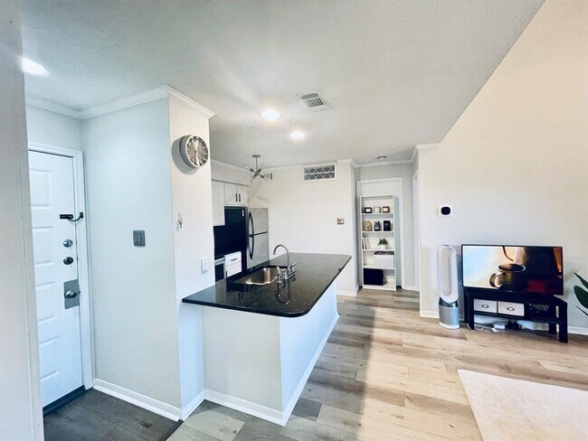 8888 Tallwood Dr Austin, TX 78759 photo 3