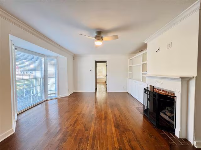101 Lindenwood Dr Fort Worth, TX 76107 photo 2