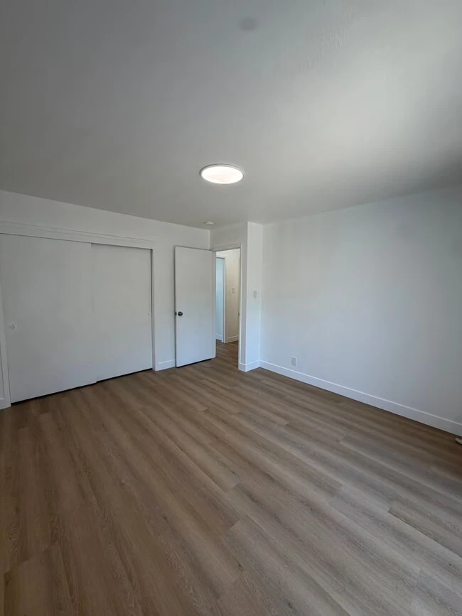 30 W Harder Rd Hayward, CA 94544 photo 4