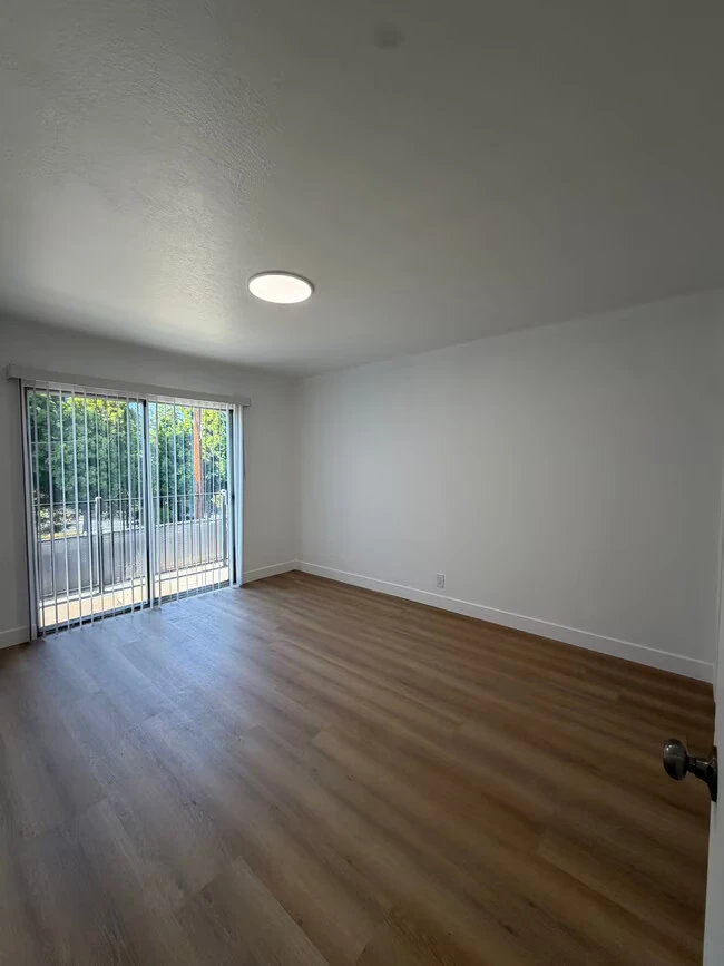 30 W Harder Rd Hayward, CA 94544 photo 3