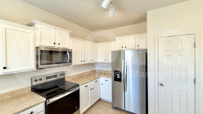 1840 S Falcon Dr Gilbert, AZ 85295 photo 3