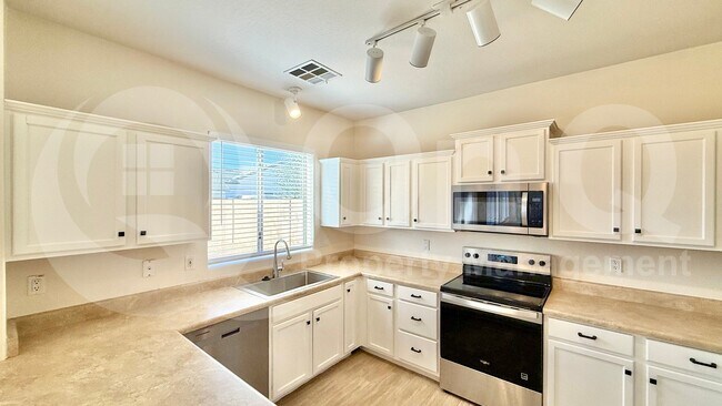 1840 S Falcon Dr Gilbert, AZ 85295 photo 4