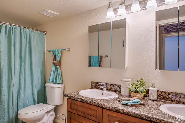 Desert Lakes Apartments photo 3
