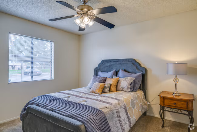 Desert Lakes Apartments photo 2
