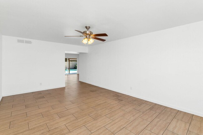 3315 S Ventura Dr Tempe, AZ 85282 photo 4
