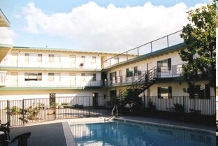 RIVIERA APTS photo 4