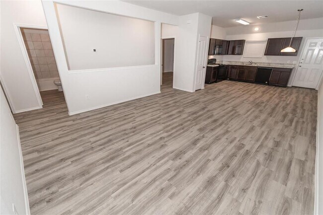 1506 Matthew Drive, Ennis, TX 75119 photo 5