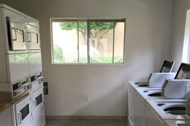 Mira Monte Apartments photo 5