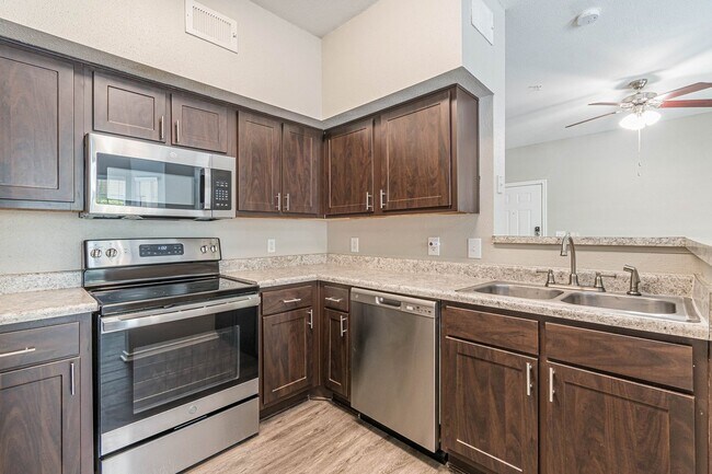 Carlyle Place Apartments photo 2